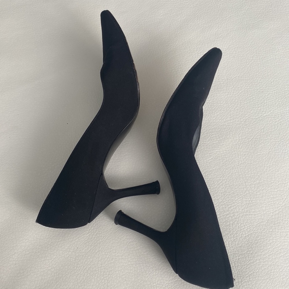 Stuart Weitzman closed toe pump - Picture 5 of 7